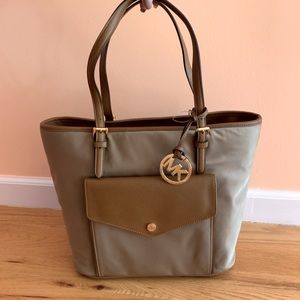 Michael Kors Purse✨